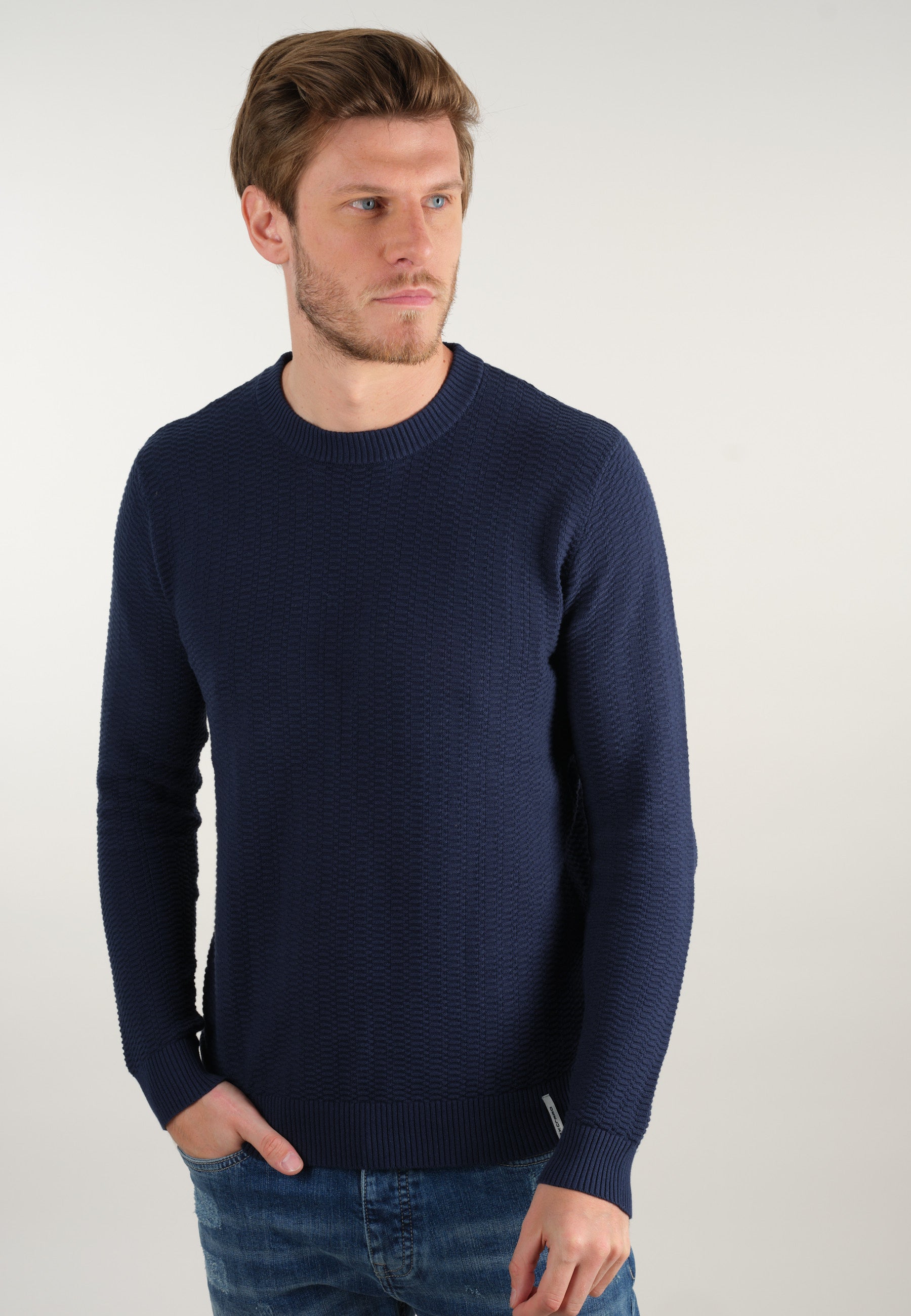 Deeluxe Bilo Roundneck Sweater