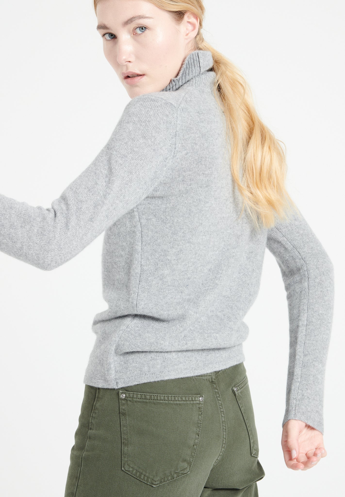 Pure Cashmere 4 Thread Turtleneck Sweater (Lilly 19)