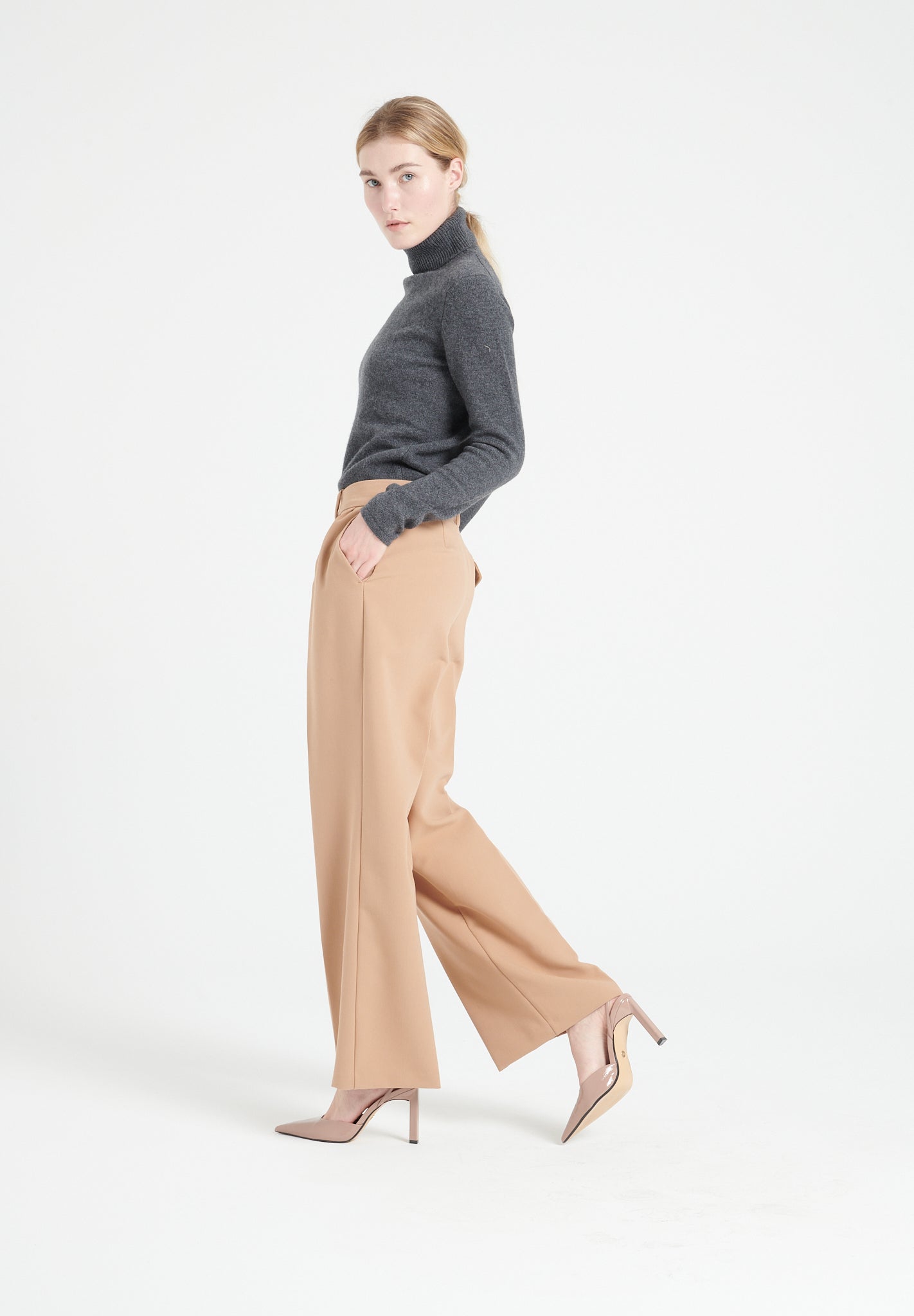 Pure Cashmere 4 Thread Turtleneck Sweater (Lilly 19)