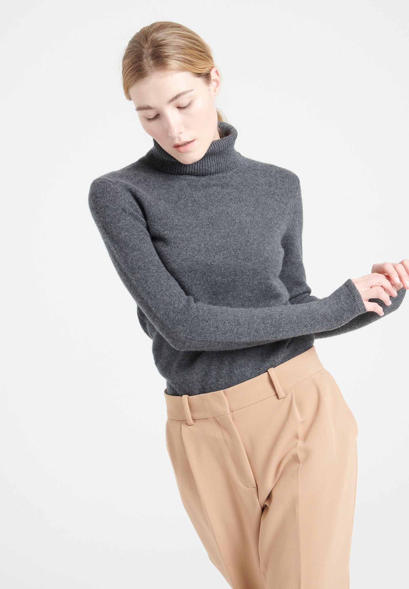 Pure Cashmere 4 Thread Turtleneck Sweater (Lilly 19)