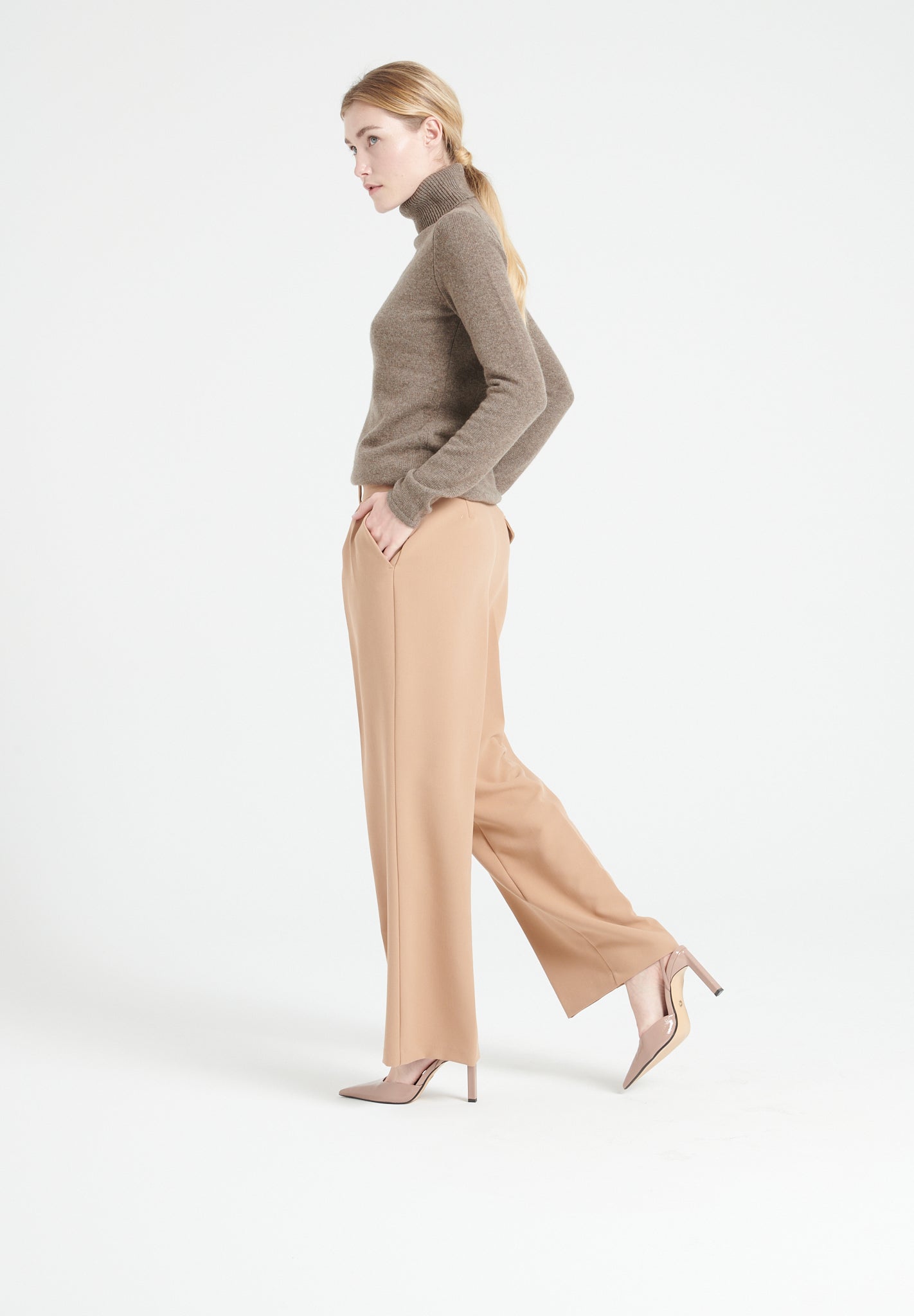 Pure Cashmere 4 Thread Turtleneck Sweater (Lilly 19)