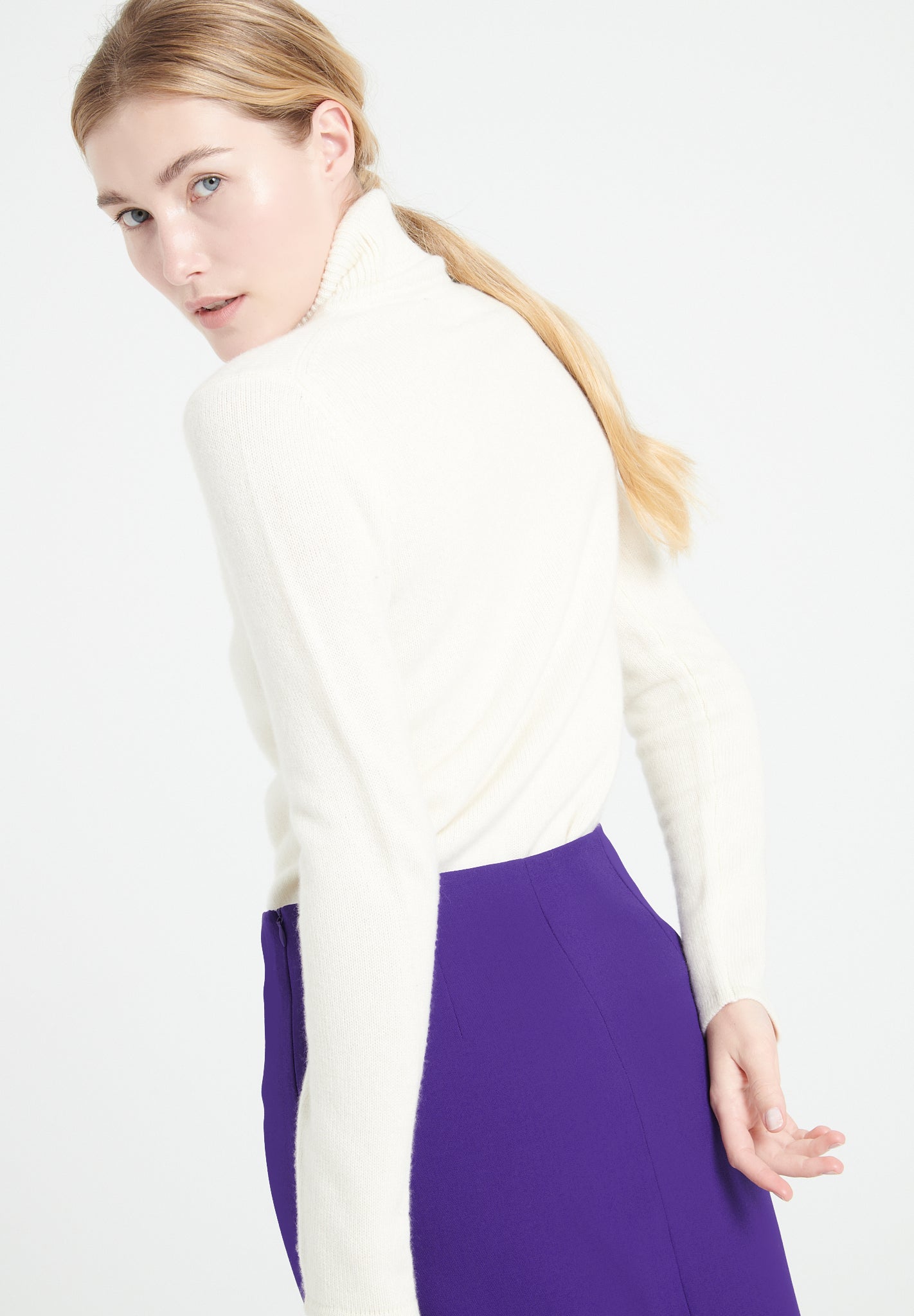 Pure Cashmere 4 Thread Turtleneck Sweater (Lilly 19)