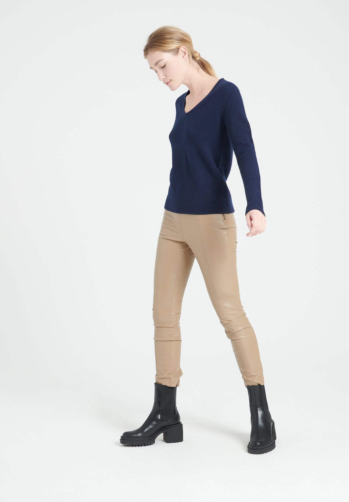 Pure Cashmere 4 Thread V-Neck Sweater (Lilly 20)