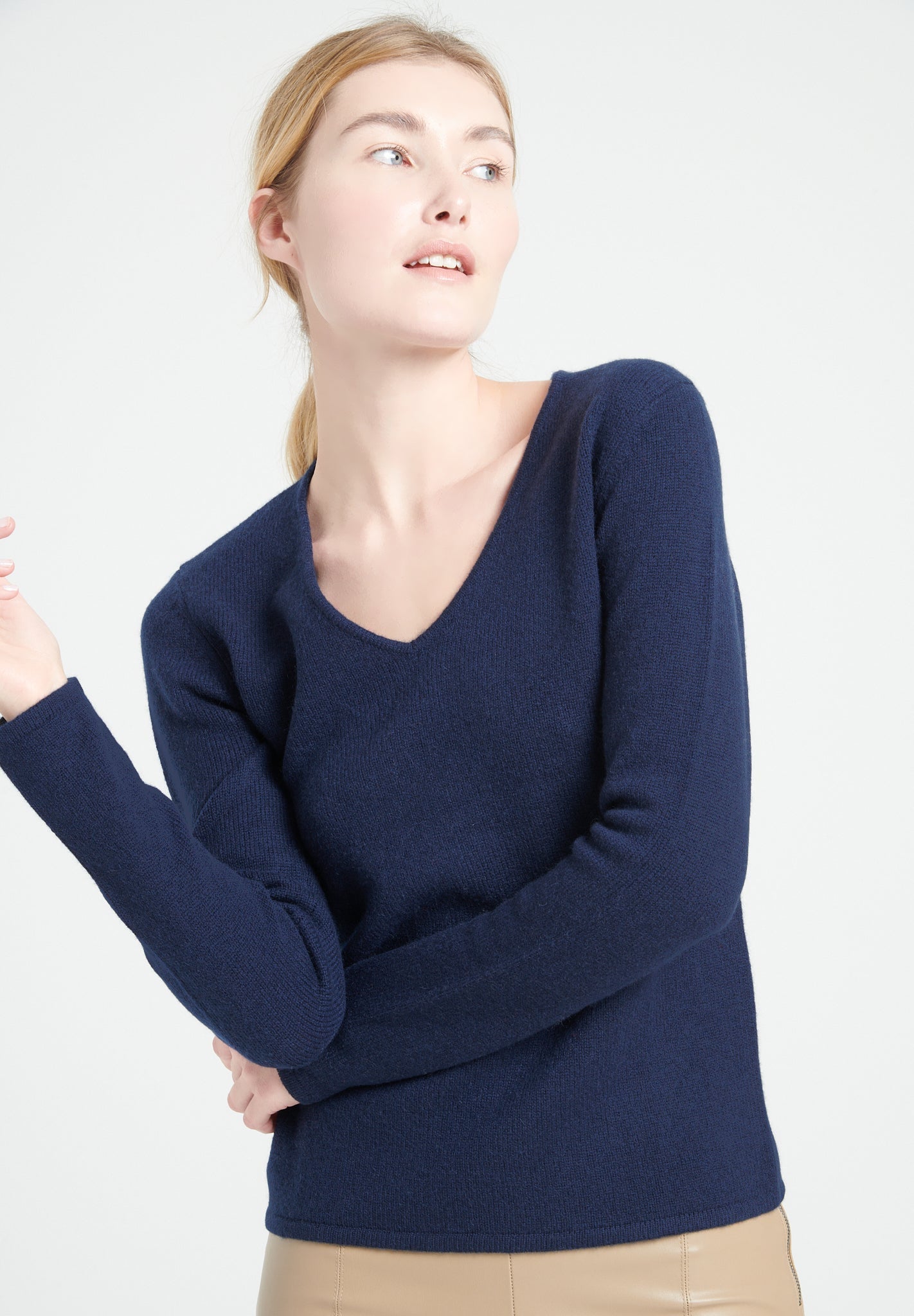 Pure Cashmere 4 Thread V-Neck Sweater (Lilly 20)