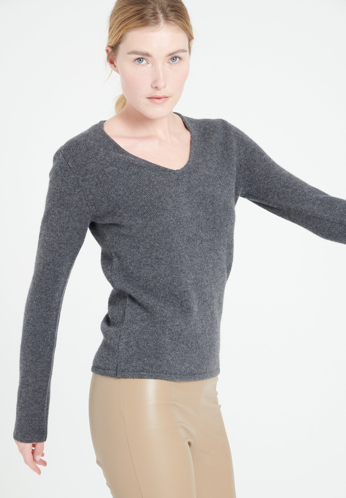 Pure Cashmere 4 Thread V-Neck Sweater (Lilly 20)
