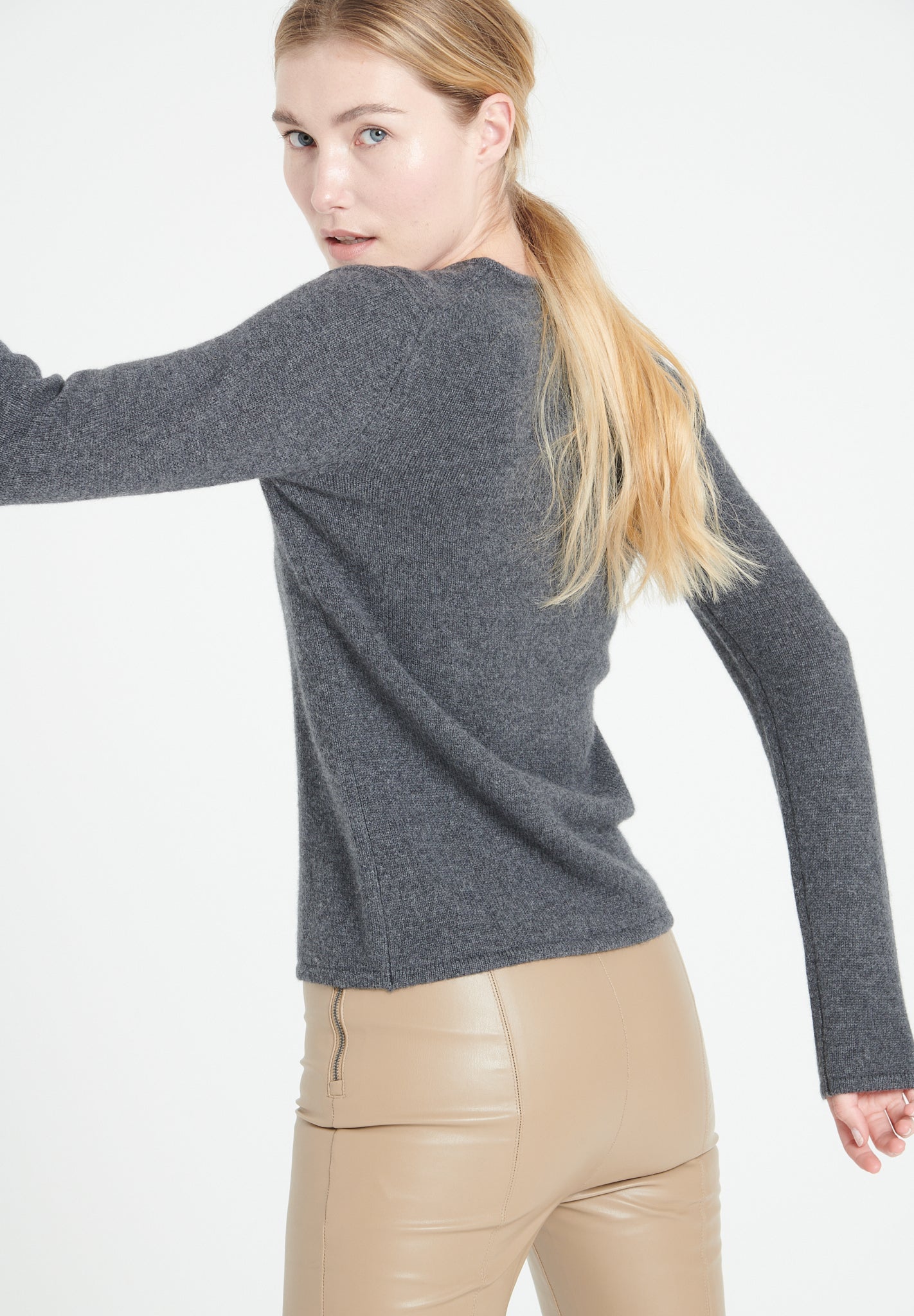 Pure Cashmere 4 Thread V-Neck Sweater (Lilly 20)