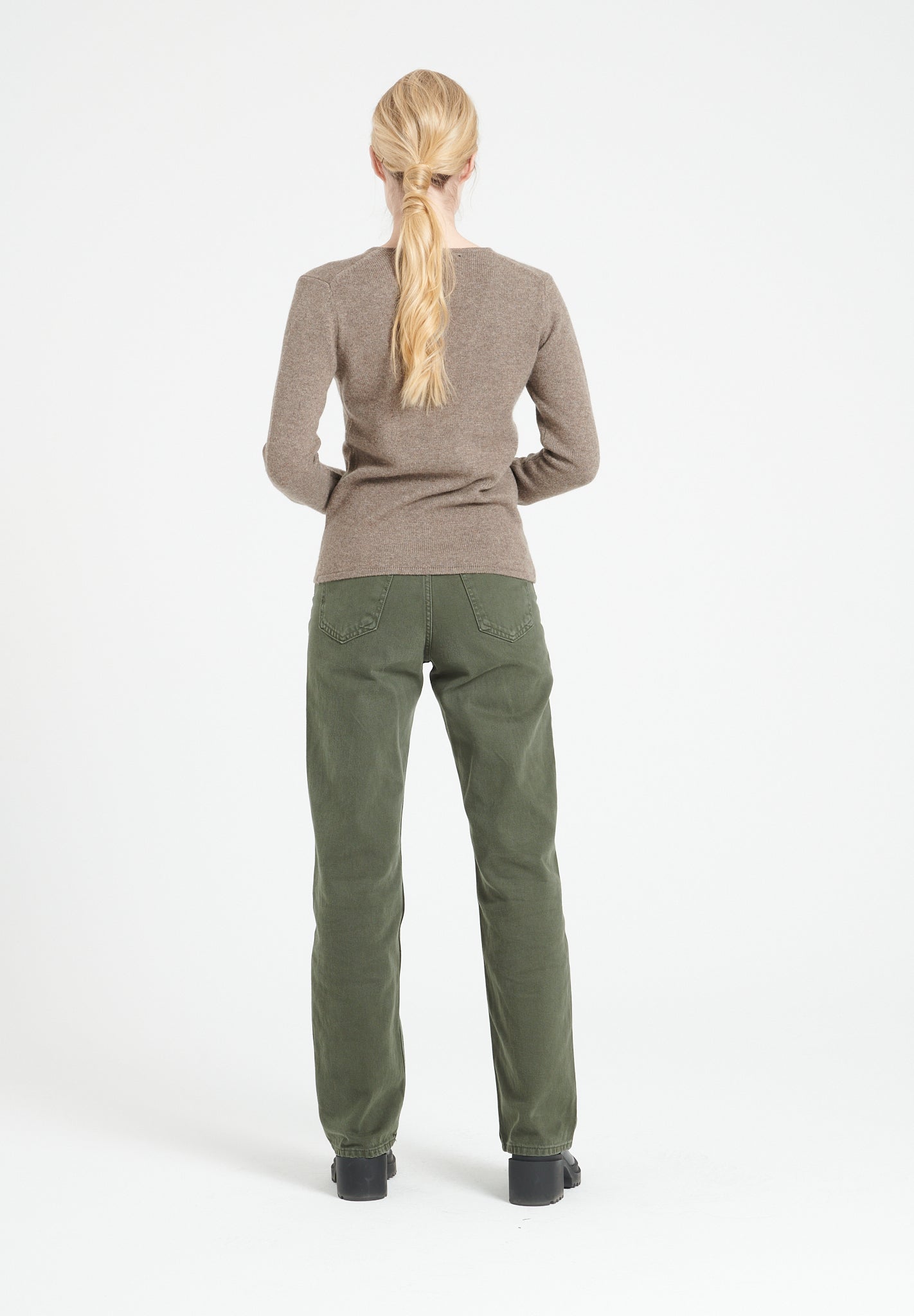 Pure Cashmere 4 Thread V-Neck Sweater (Lilly 20)