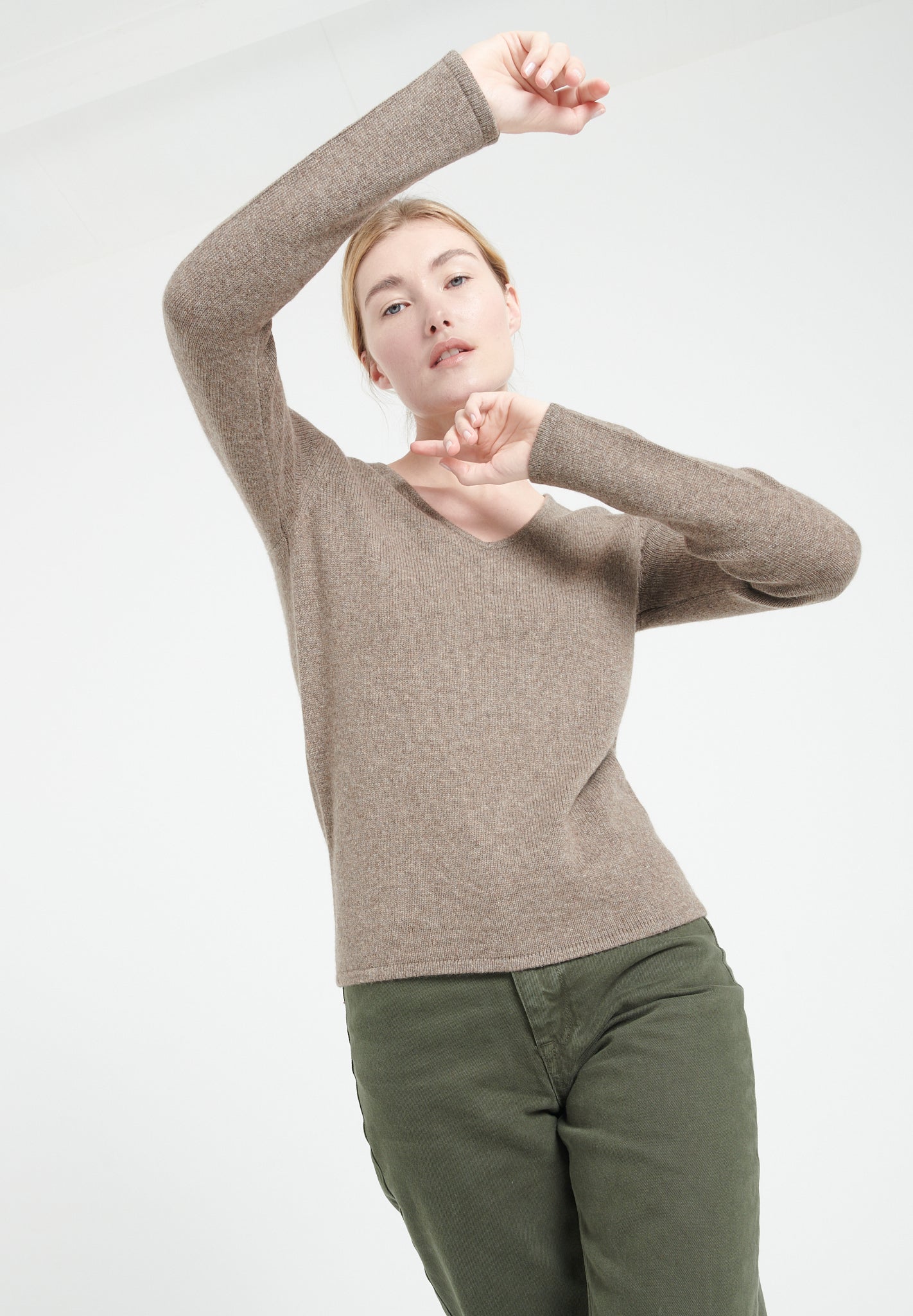 Pure Cashmere 4 Thread V-Neck Sweater (Lilly 20)