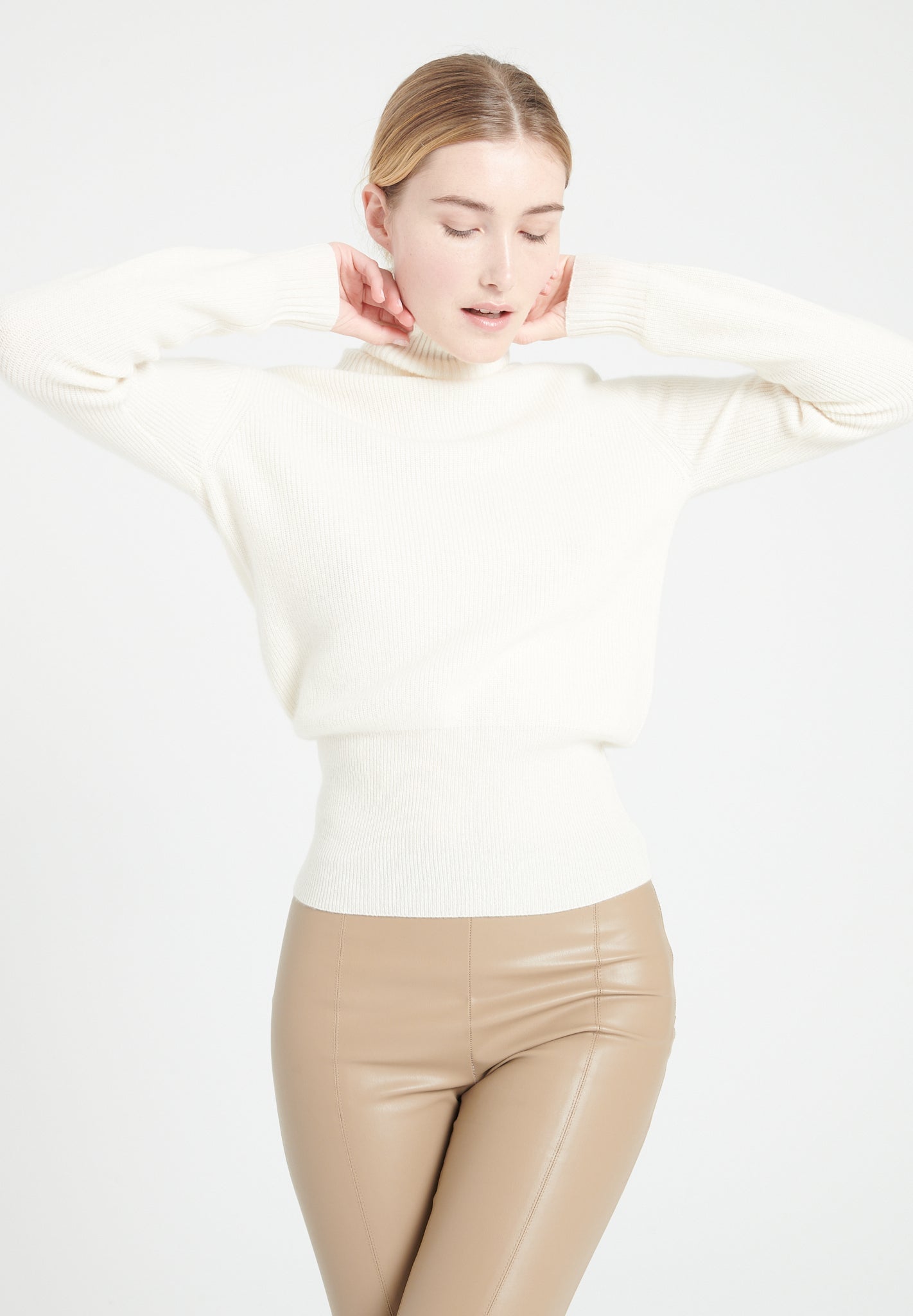Pure Cashmere Rib Knit Turtleneck Sweater (Lilly 21)