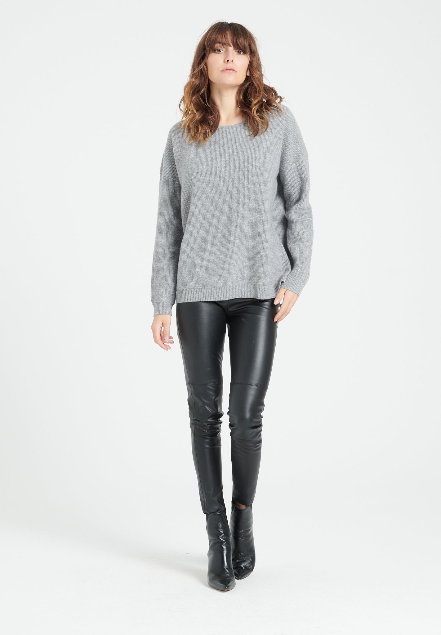 Pure Cashmere Roundneck Sweater (Lilly 25)