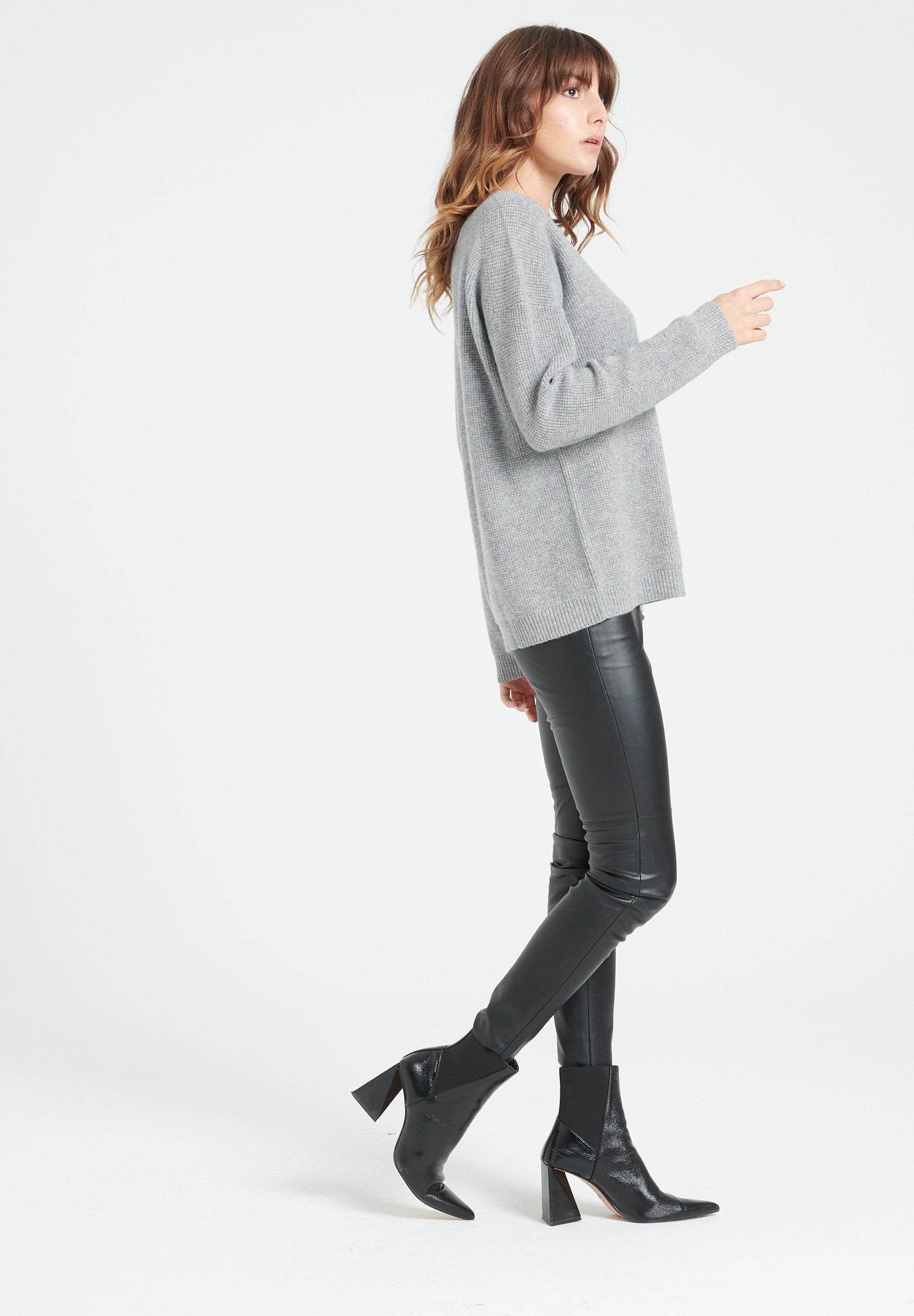 Pure Cashmere Roundneck Sweater (Lilly 25)