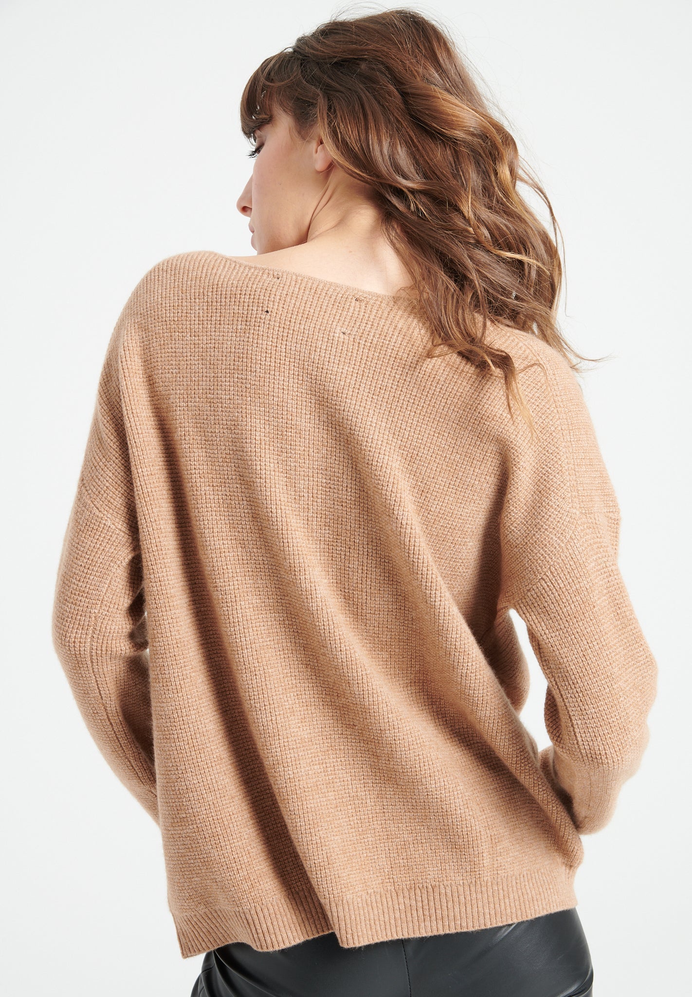 Pure Cashmere Roundneck Sweater (Lilly 25)