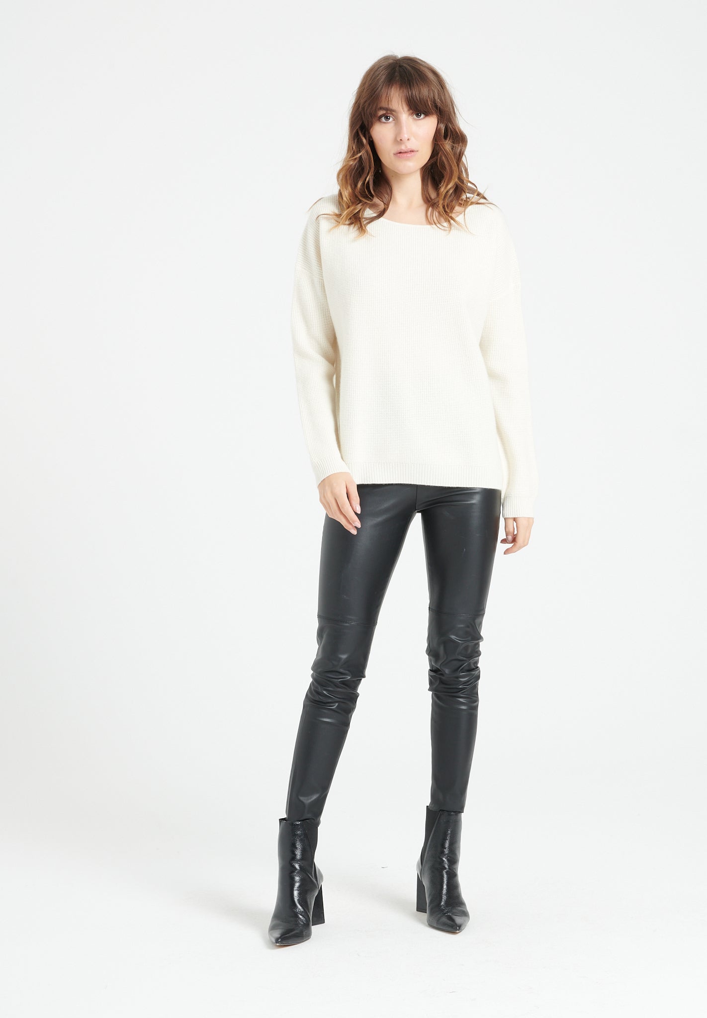 Pure Cashmere Roundneck Sweater (Lilly 25)