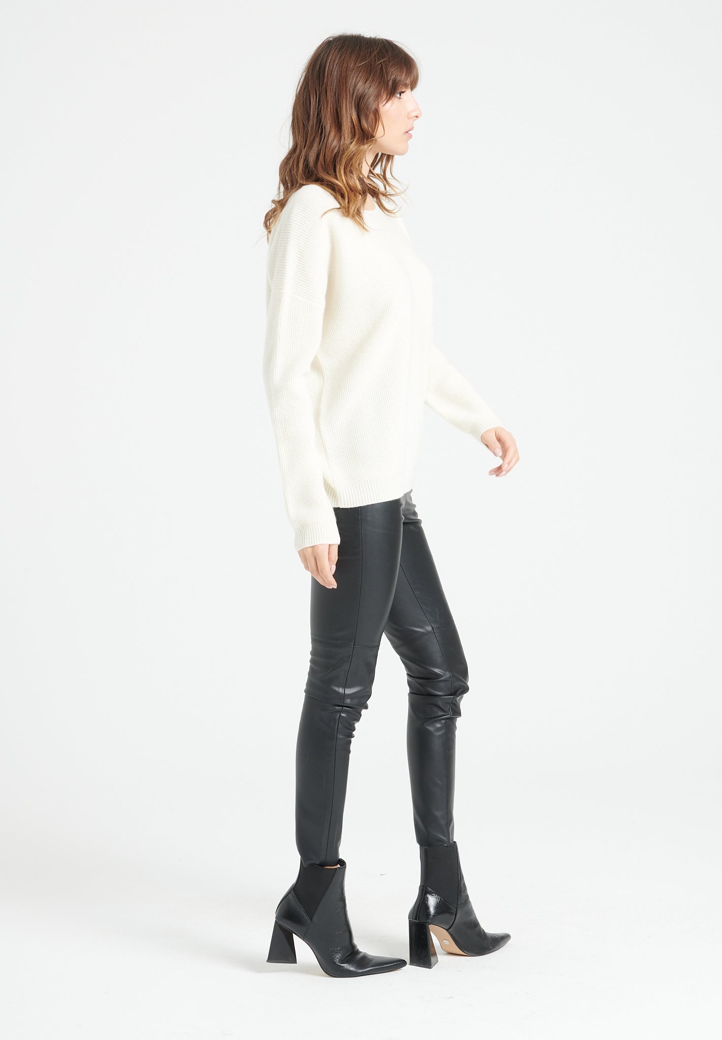 Pure Cashmere Roundneck Sweater (Lilly 25)