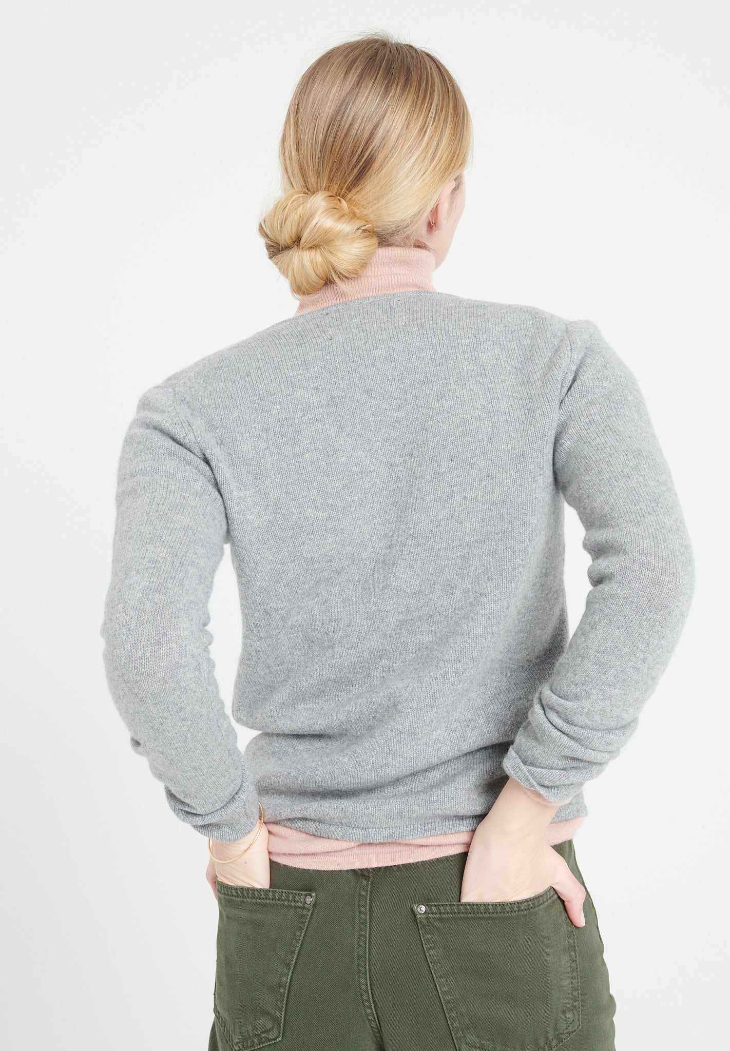 Pure Cashmere 4 Thread V-Neck Sweater (Lilly 20)