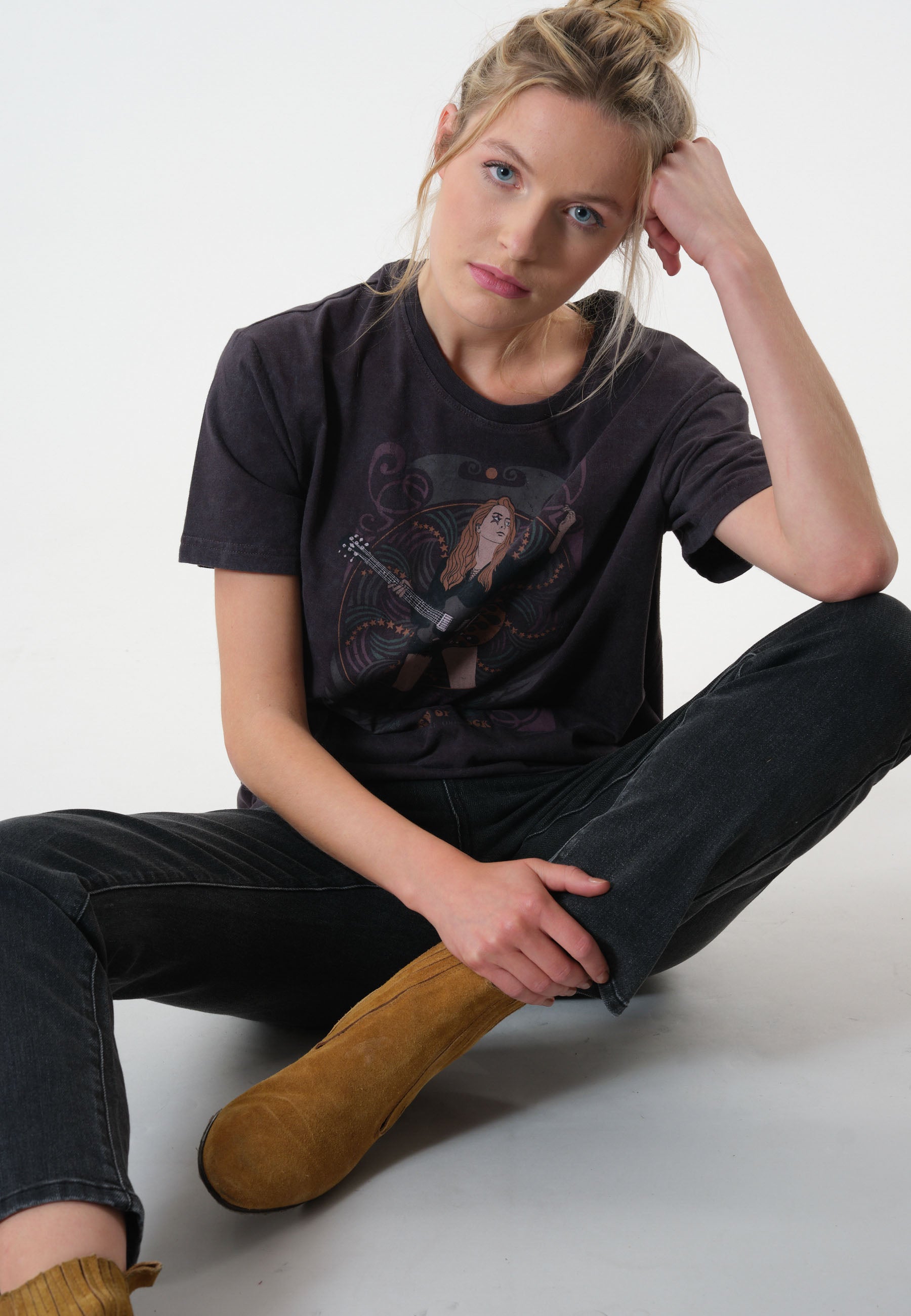 Deeluxe Mucha T-Shirt