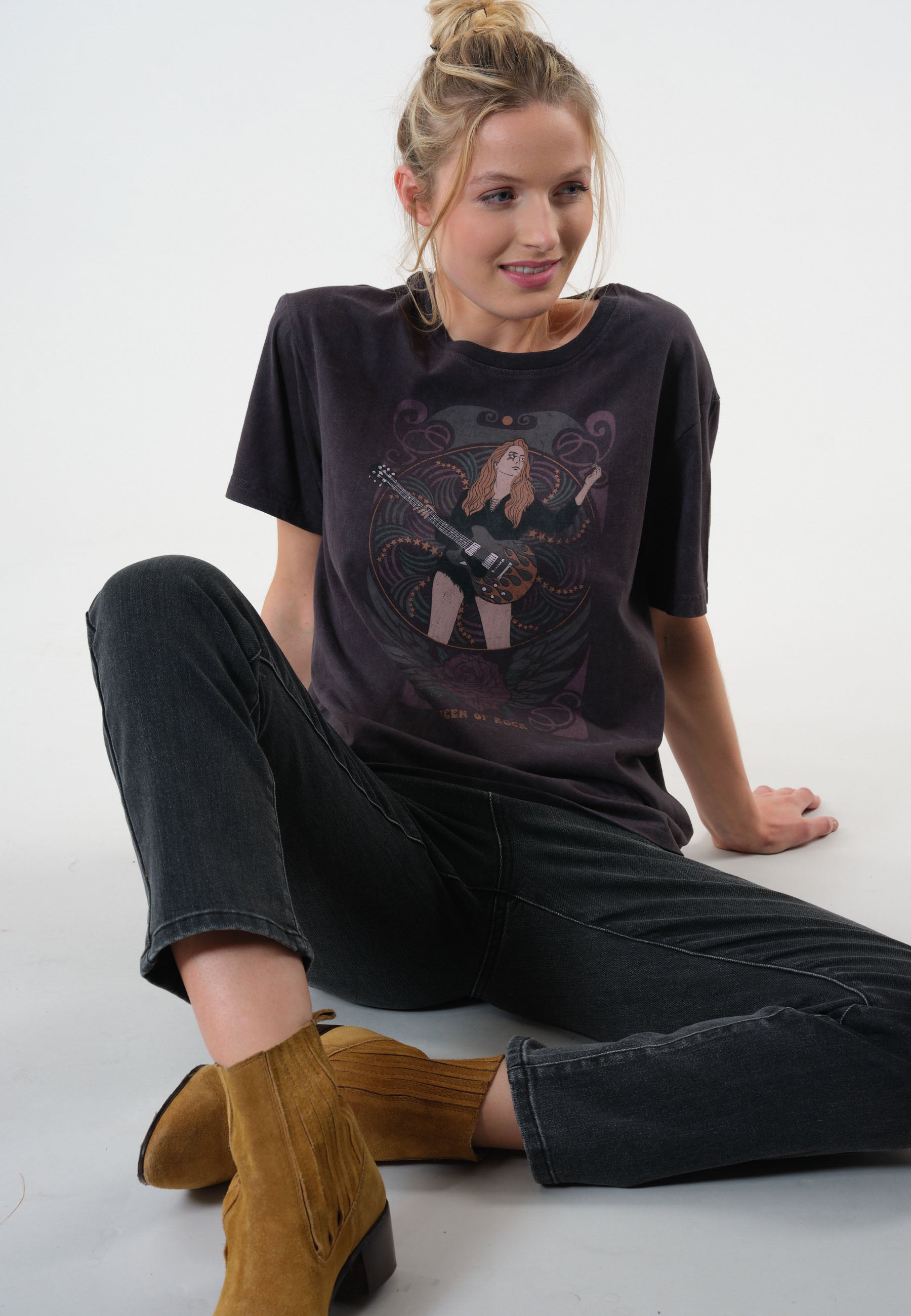 Deeluxe Mucha T-Shirt